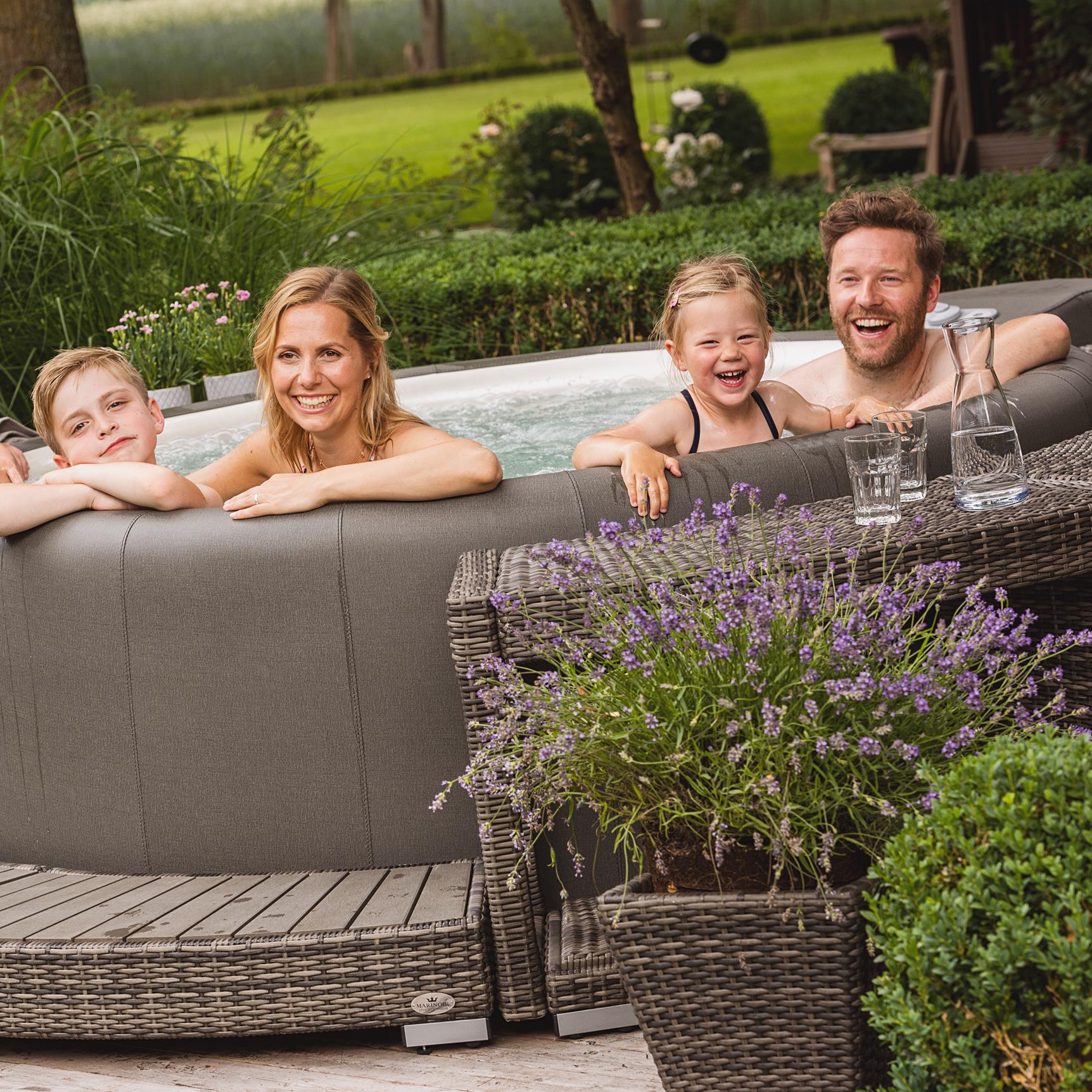 Softub Whirlpool RESORT für 5-6 Pers. - Ø 200 cm - 1130 l - almond blue
