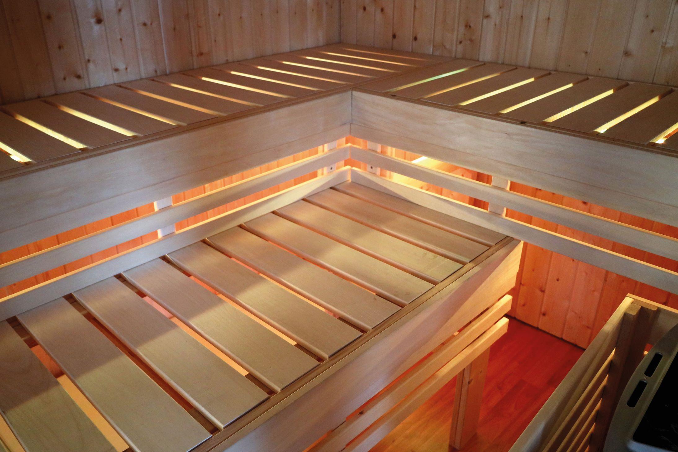 Innensauna Nedo mit 9 kW Ofen FIN 9 und Huum Wifi Steuerung natur