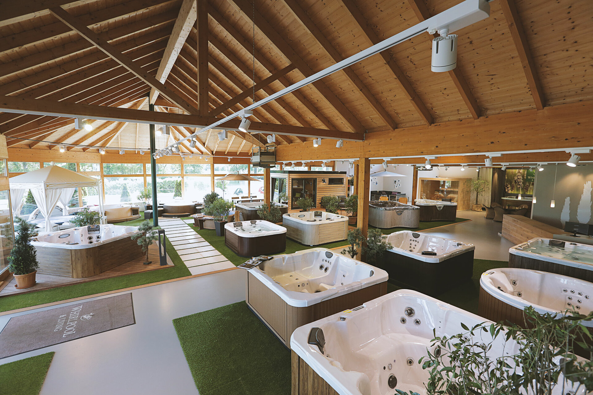 Whirlpool-Umrandung - Softub Ausstellung - Whirlpool & Living